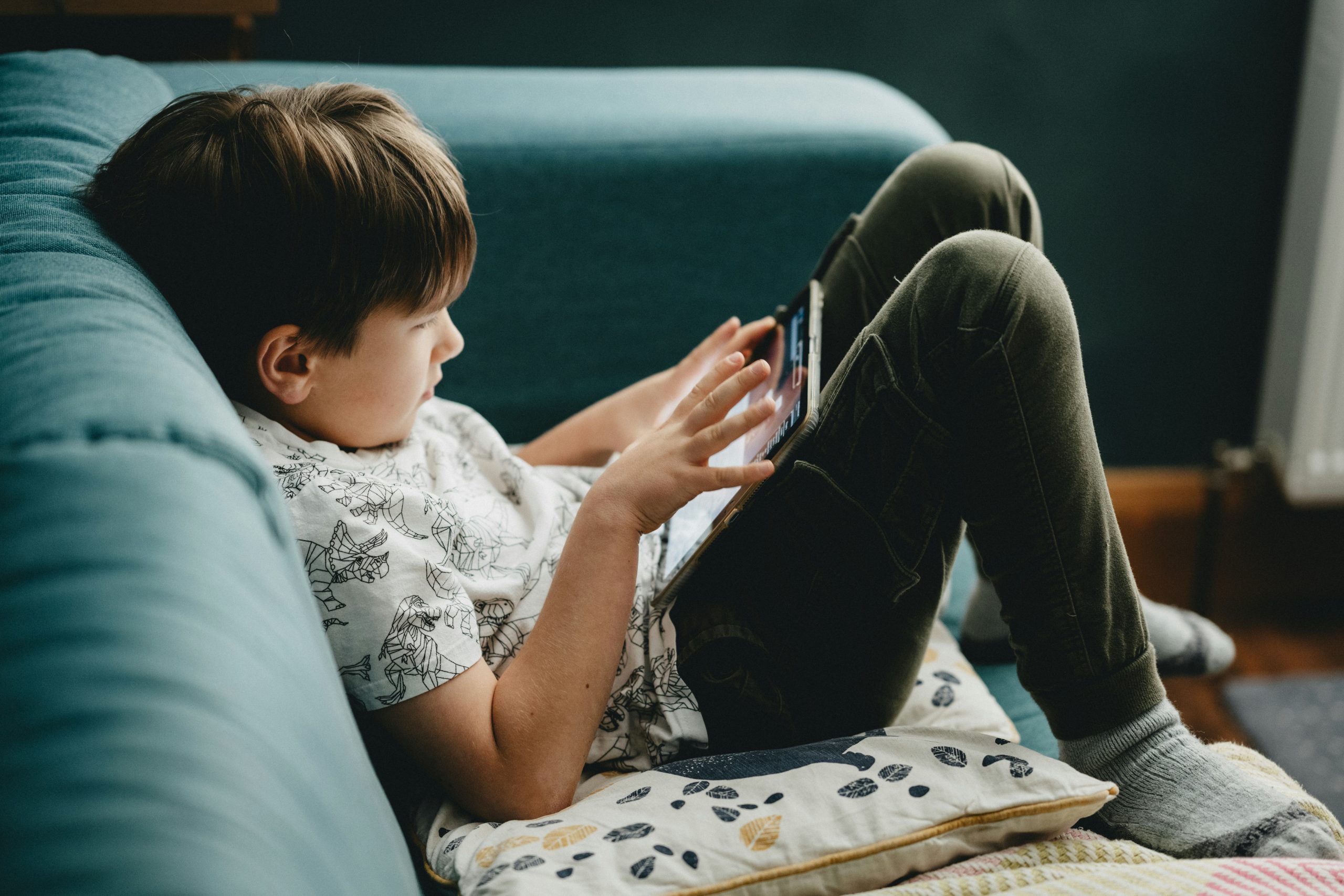 Ce que les écrans remplacent dans la vie d&rsquo;un jeune enfant